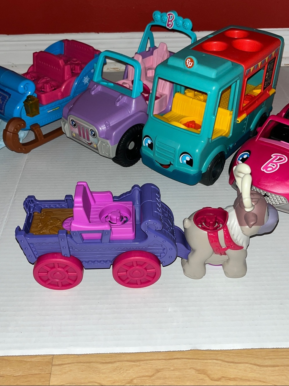 Little people Cars convertible & Jeep Barbie Taco truck 2 Sleigh Frozen Princess - Picture 16 of 16